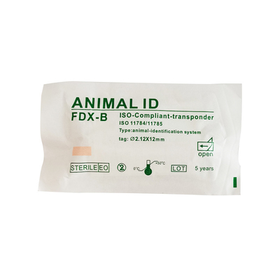 Une puce d'identification pour animaux de compagnie de 5 cm